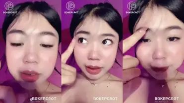 Gadis Cantik Pasrah Goyang Kasur Kursi Pink Backdrop