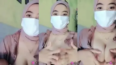 Ukhti Hijab Live Nyusuin Pamer Dada Hot poster