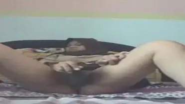 Ukhti Hijab Pramuka Cantik Bersantai Di Kasur poster
