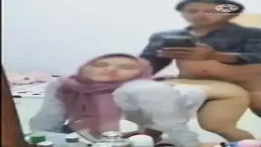 Ukhti Istri Cantik Pasrah Goyang Kasur Sange poster